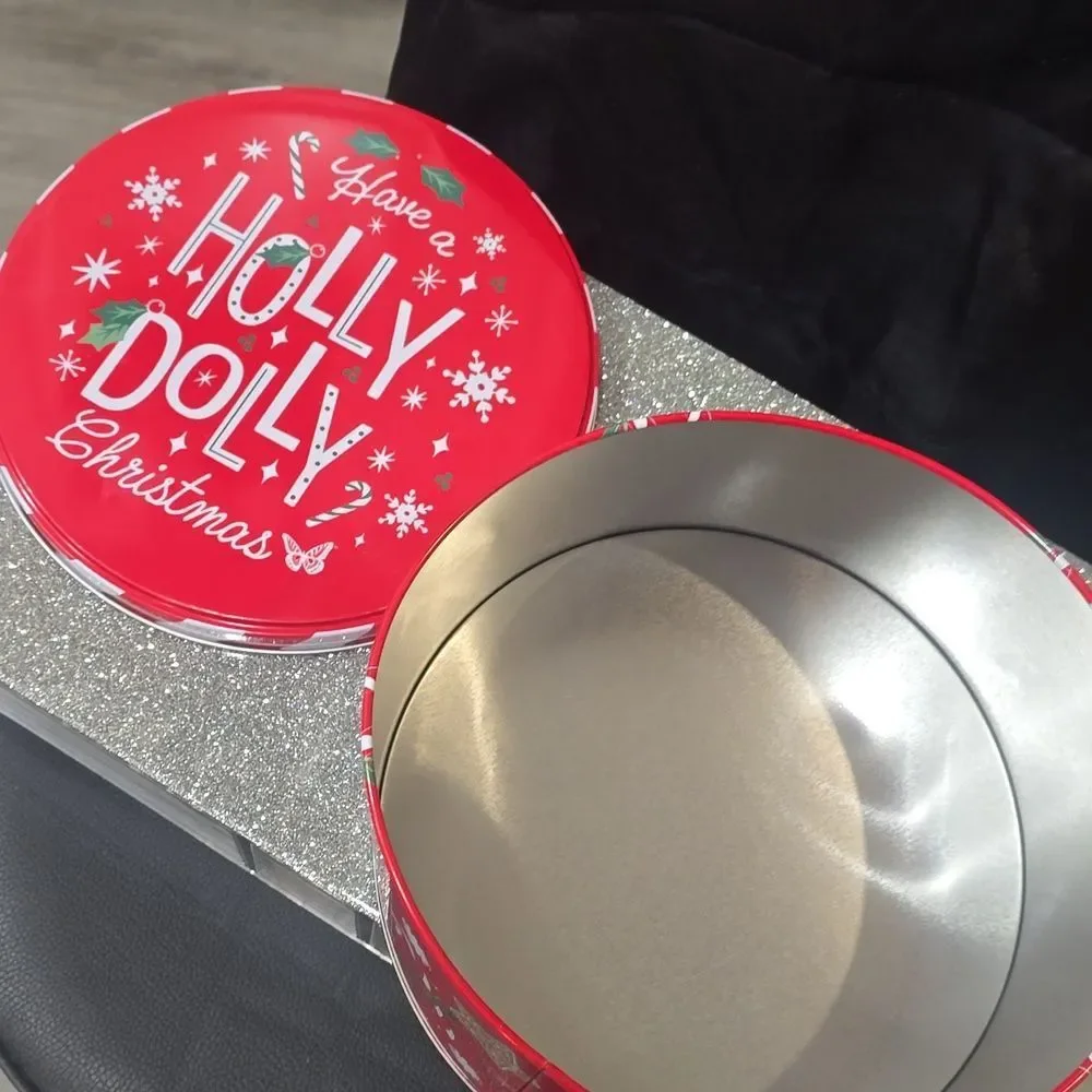 Dolly Parton celebrate season